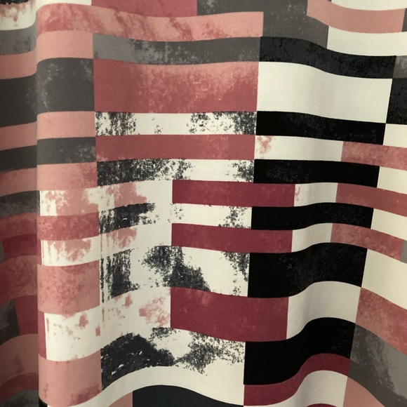 Alfa I Printed Asymmetrical Swing Knit Tunic - Picture 9 of 12